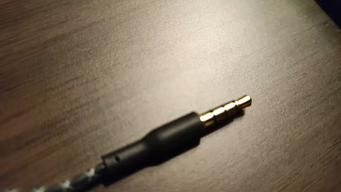 The Flare Audio E-PROTOTYPE's thin non-detachable cable and single-ended 3.5mm plug