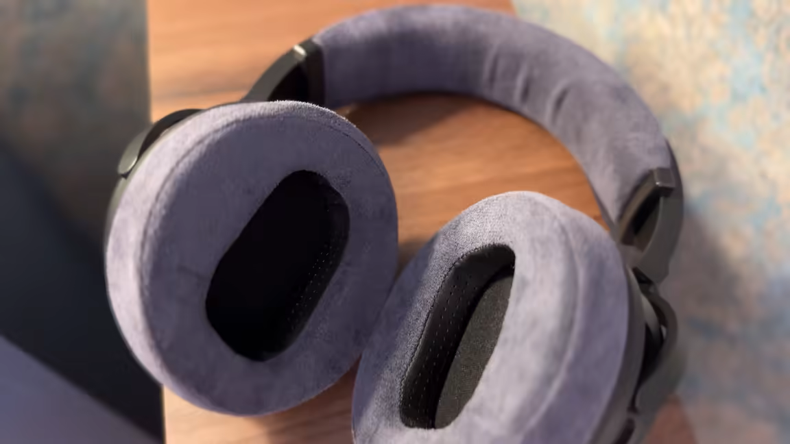 The HarmonicDyne Eris's soft grey micro-suede ear pads