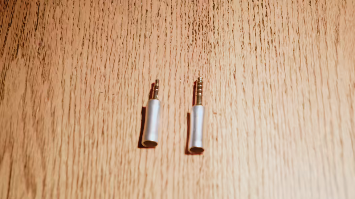 The Kiwi Ears Orchestra II's two cable terminations on wood, a 3.5mm single-ended plug and a 4.4mm balanced plug
