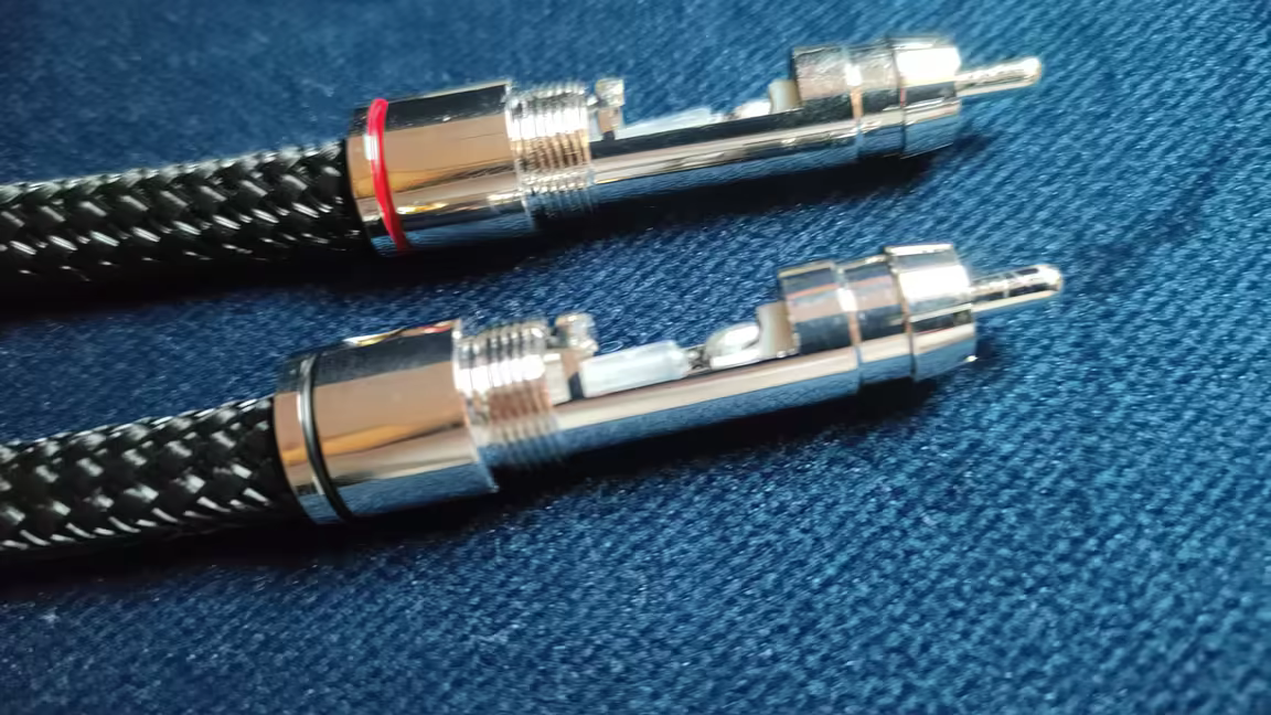 The PS75R1R's chrome-plated brass R201R RCA connectors on the black nylon-braided interconnects