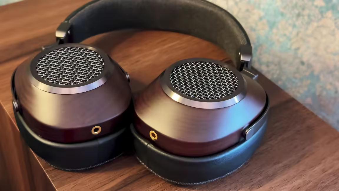 The Sivga Anser's solid-wood earcups, aluminium mesh grilles, and gold-trimmed 3.5mm connectors