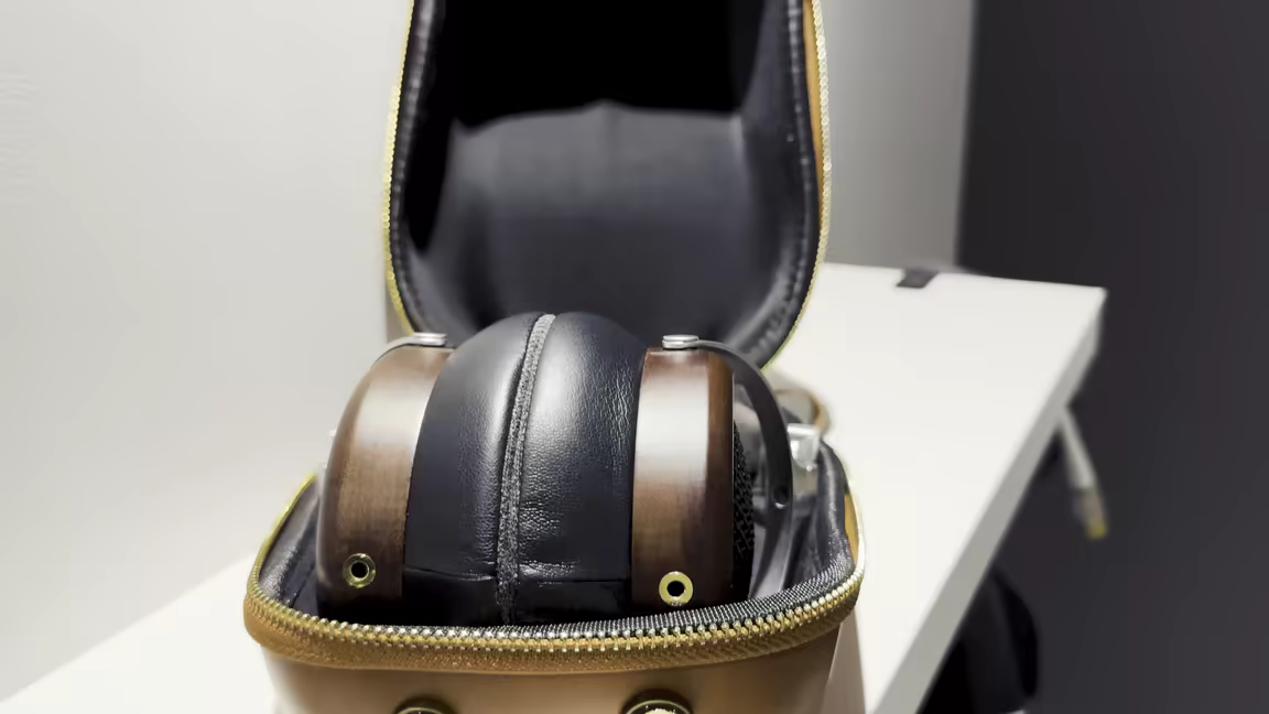 The Sivga Luan inside its included hard leather carrying case with a metal zipper