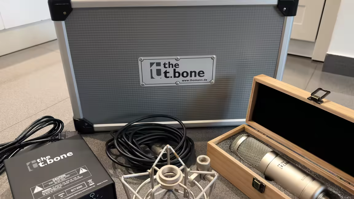 The full SCT 2000 package laid out: the hard-shell case, all-metal PSU, 7-pin cable, shock mount, and the mic in its wooden box