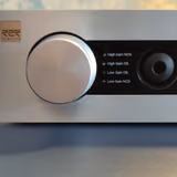 The HIFIMAN EF400's brushed-aluminium front: the R2R Himalaya logo, gain/oversample knob, and headphone outputs